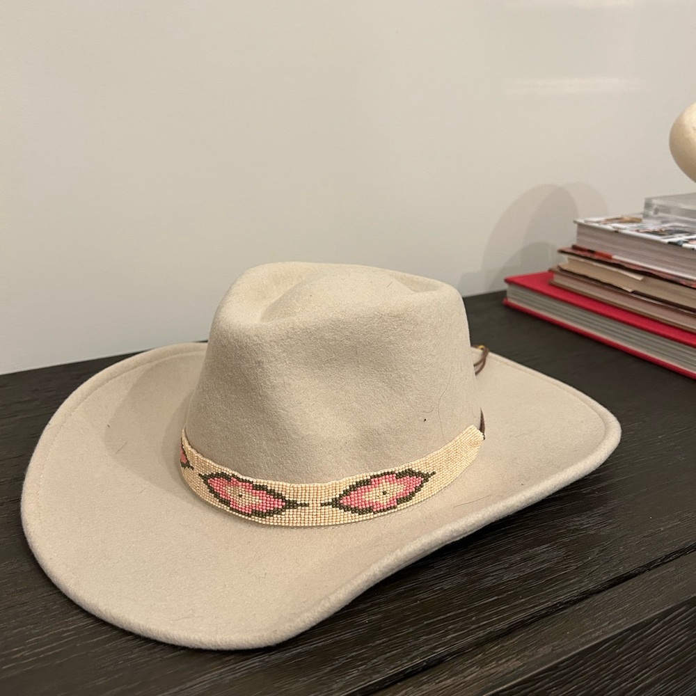 NWT Nikki Beach hat with memory wire